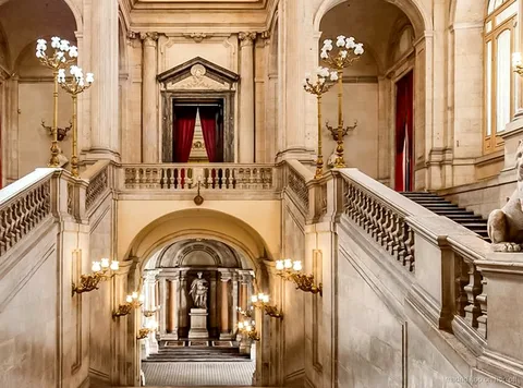 Sala degli Specchi all'interno del Palazzo Reale di Madrid