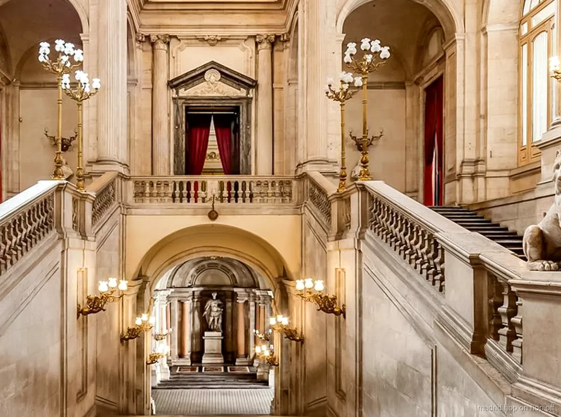 Sala degli Specchi all'interno del Palazzo Reale di Madrid