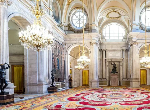 Facciata del Palazzo Reale di Madrid vista da Plaza de Oriente