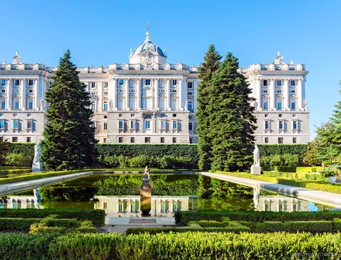 Royal Palace Madrid small-group guided tour entrance